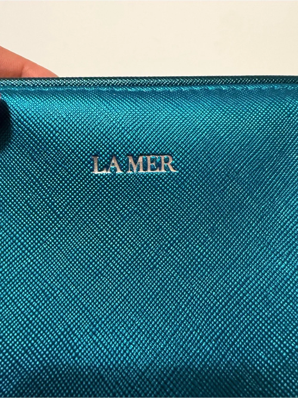 La Mer faux saffiano leather makeup bag, turquoise metallic color, zipper 6x5.5